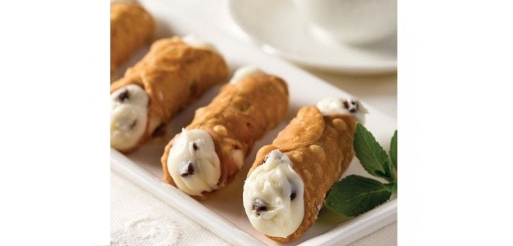 6 Cannoli
